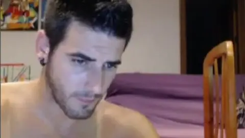 Il se fait niquer par son mec devant la cam