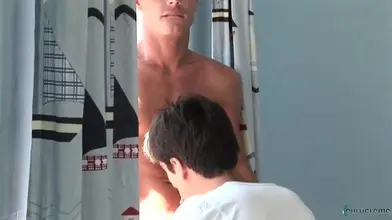 Twink français en visite à Londres, bien baisé