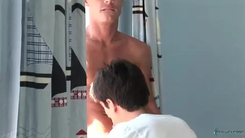 Twink français en visite à Londres, bien baisé