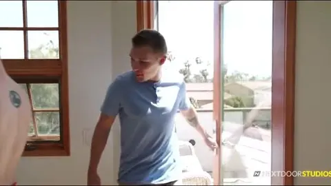 Beau twink blond qui fait la salope