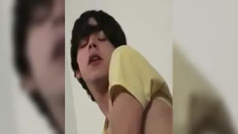 Jeux d’urine et pipe aux vestiaires