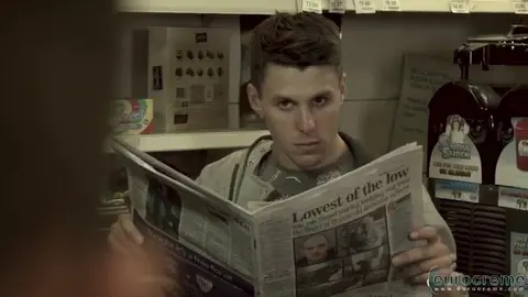 Jeune épicier baise un voleur pour le punir (jeu de rôle)