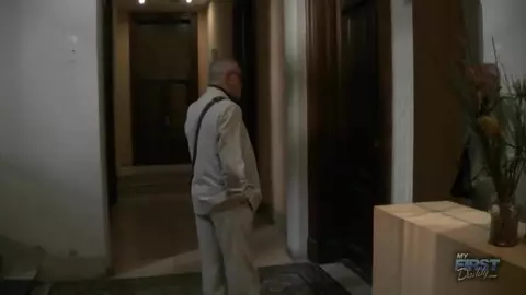 Un lascar de 18 ans baise un vieux de 60 piges