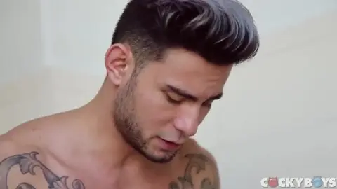 Skater gay démonté par Ricky Roman