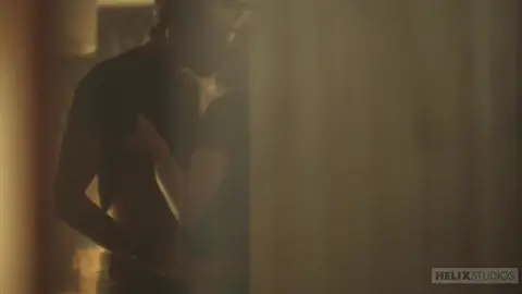 Le beau ténébreux Ashton Summers démonte Leo Frost bareback