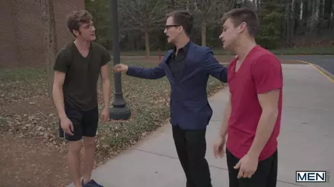 Élèves surpris à baiser en classe : Aaron London & Johnny Rapid