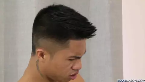 Alexis Tivoli se tape un jeune asiat en jockstrap
