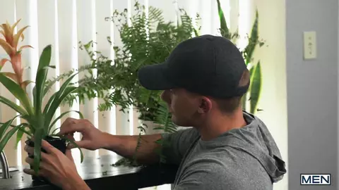 Main verte et grosse bite : Jake Porter baise Zander Lane