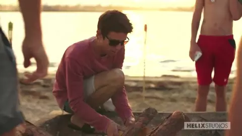 Les maîtres-nageurs sont brûlants et baisent dur