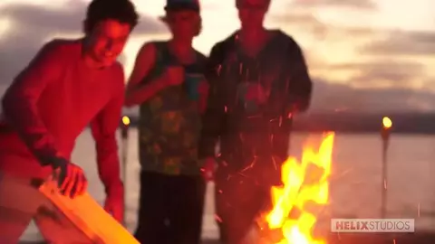 Les maîtres-nageurs sont brûlants et baisent dur