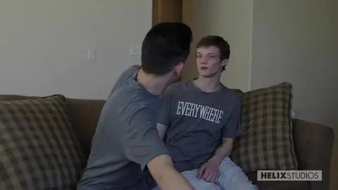 18 ans et si chaud — il se fait baiser