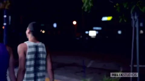 Il remplit le trou de son pote de sperme