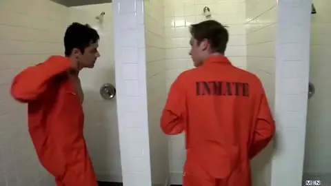 Jonny Rapid se fait démonter dans les douches