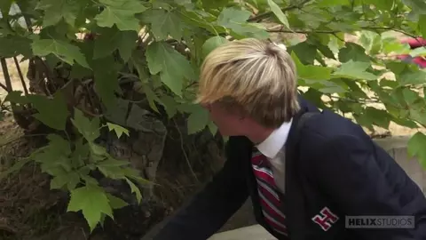 Helix Academy 1 | Épisode 2 : Touche-pipi dans la cour