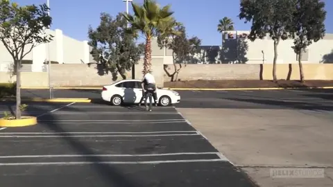 Le sportif au milieu — HelixStudio