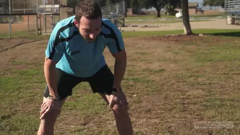 Un footeux se fait déflorer l’anus par son entraîneur