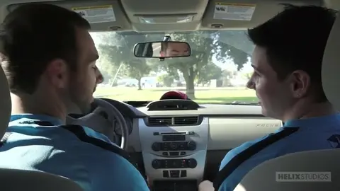 Un footeux se fait déflorer l’anus par son entraîneur