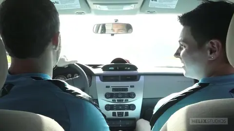 Un footeux se fait déflorer l’anus par son entraîneur