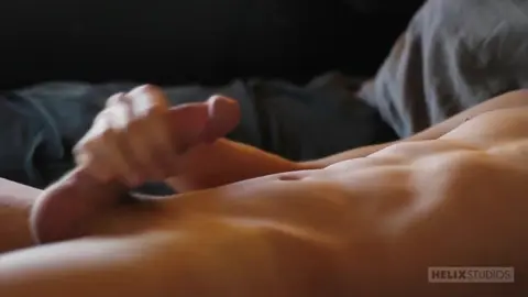 Jeune roux excité s’exhibe