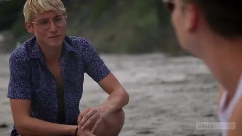 Après la plage, leurs corps brûlants s’entrelacent