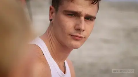 Après la plage, leurs corps brûlants s’entrelacent