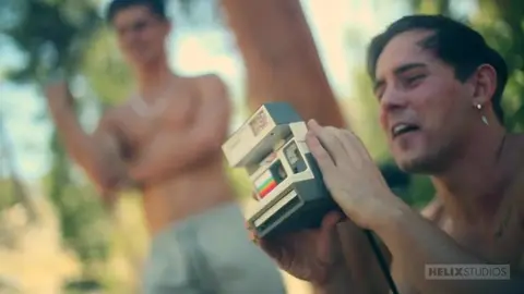 Trio entre amis au camping