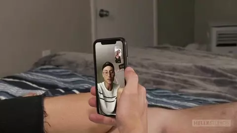 Il cocufie son mec avec son meilleur pote