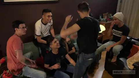 Hardcore gangbang avec des mecs brésiliens en chaleur