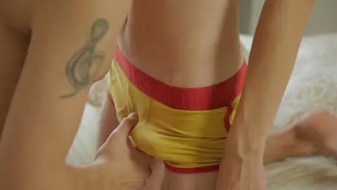 Dépucelage d’un jeune de 18 ans