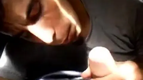 Twink arabe chaud se branle et se fait baiser