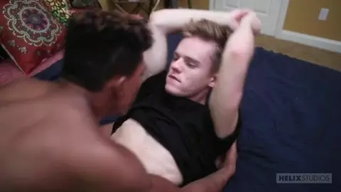 Damien Ellis baisé par un athlète black baraqué