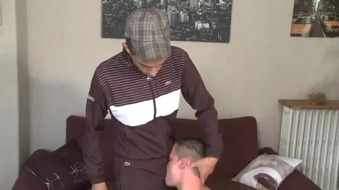 Rebeu dominant soumet un jeune français