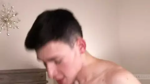 Trevor Harris avoue ses sentiments à Devin Holt