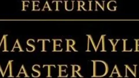 Jeune gigolo loue son corps à deux machos