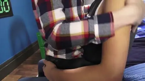 Teen de 18 ans ramoné en levrette