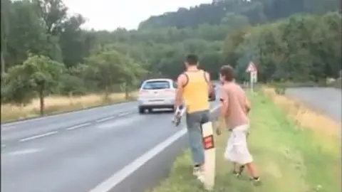 Baise passionnée à la ferme, dans la paille