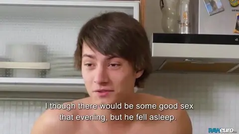 Charmant passif musclé se fait sodomiser par un jeune mâle tbm