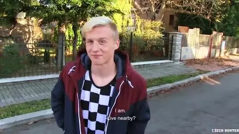 Je propose à un passant de le baiser contre de l’argent