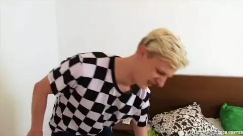 Je propose à un passant de le baiser contre de l’argent