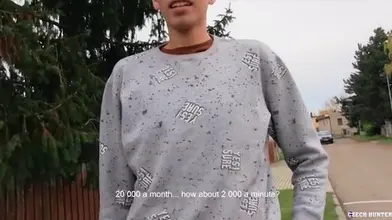 Je paye un inconnu croisé dans la rue pour goûter à son cul