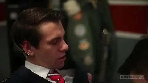 Jeune baiseur déflore l’anus de son camarade après les cours