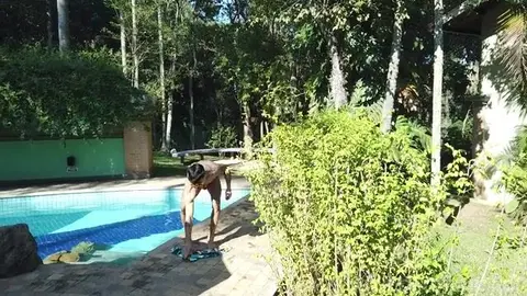 Maigrichons à grosse queue sodomisent un beau gosse