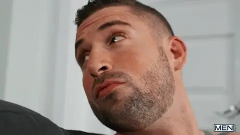 Edward Terrant se fait démonter le cul par son coloc