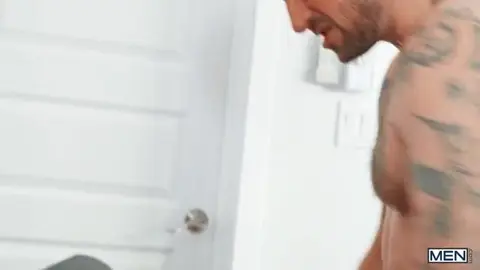 Edward Terrant se fait démonter le cul par son coloc