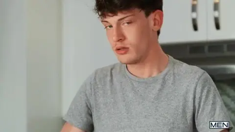 Edward Terrant se fait démonter le cul par son coloc