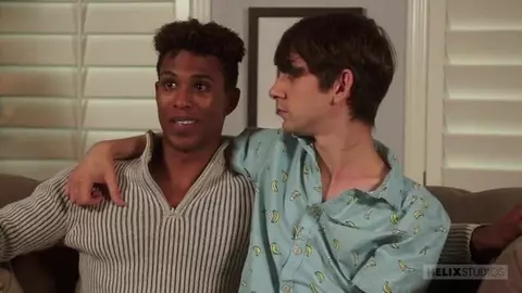 Twink s’assoit sur la bite d’un beau gosse black