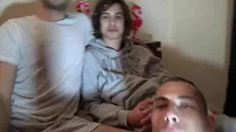 Roman Tik initie un jeune débutant