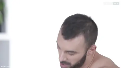 Incroyable triple pénétration gay - Alejandro Alvarez, Jace Reed, Johny Cruz & Xavi Duran