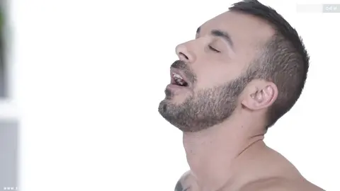 Incroyable triple pénétration gay - Alejandro Alvarez, Jace Reed, Johny Cruz & Xavi Duran