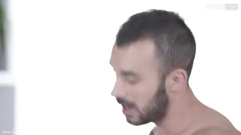 Incroyable triple pénétration gay - Alejandro Alvarez, Jace Reed, Johny Cruz & Xavi Duran